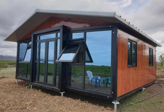 Tiny house installé sur vis de fondation