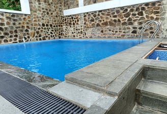 kolam renang overflow garapan dayanapool