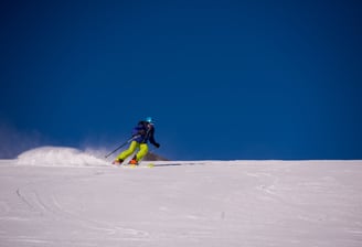 Skier-running-downhill