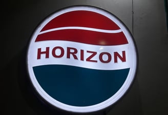 a sign that says horizon