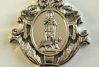 medalla san isidro zamak con baño de plata