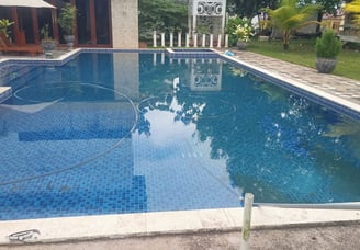 kolam renang over flow cantik dan mewah garapan dayanapool di villa