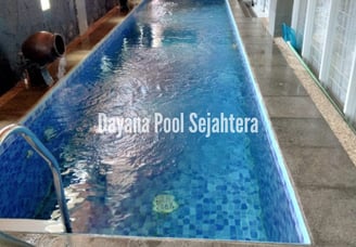 kolam renang mungil dan fungsional