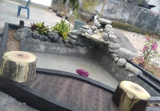 kolaml ikan lengkap dengan air mancur untuk dekorasi taman dan rumah.