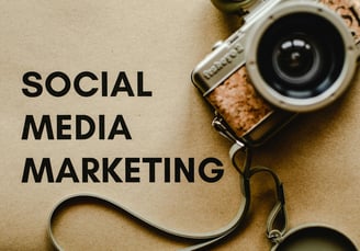Imagem com as palavra social. media e marketing