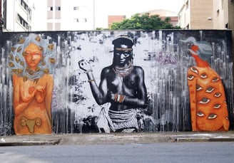 Carolyna Barbara Maciel, conhecida como Mag Magrela, é desenhista, grafiteira, pintora e escultora