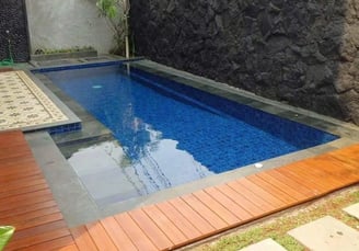 desain kolam renang minimalis di area terbatas