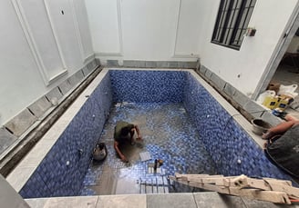 renovasi kolam renang, penggantian keramik kolam renang