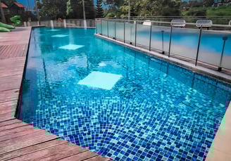 kolam renang dengan desain elegan garapan dayanapool