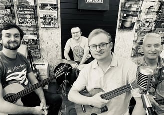 arnold performing with quaintest show on earth