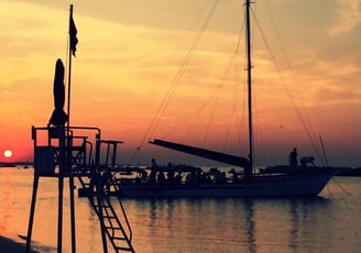 Escursioni in barca, esperienza al tramonto in barca, Cutter Falco