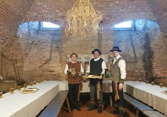 A biržiečė vaišin dainuodamūs edukacija Biržų pilyje, Biržai