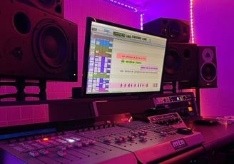 a computer monitor screen with a monitor and a keyboard