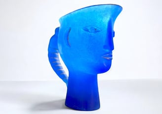 un vase anthropomorphe de Jean Cocteau