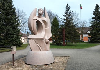 Skulptūra Vabalninke „Svajonė“