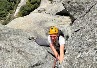 Climbing on Oceano Irrazionale, Val di Mello