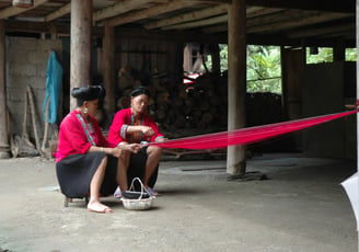 traditional women and crafts at Huangluo Yao Village, China