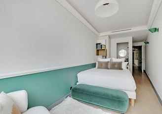Richelieu Suite at Villa Bastille – peaceful room with writing desk
