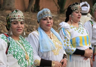 amazigh moroccan women with traditional cloths