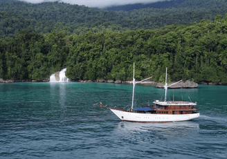 Triton Bay Liveaboard Indonesia 