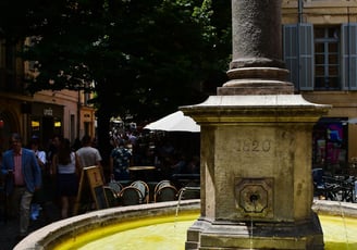 Fountain and old town street in Aix-en-Provence – day trip from Marseille