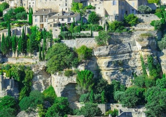 Gordes hilltop village in Provence – scenic tour with private driver