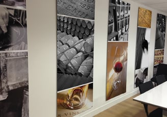 habillage vitrine, décoration des espaces, tableaux photos entreprise