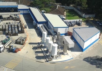 Instalação completa de um centro de enchimento ou envase de gases industriais e medicinais.