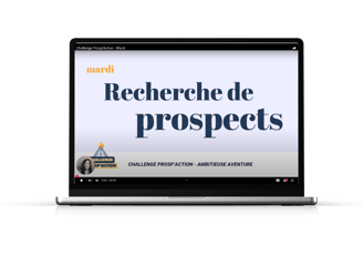 Un ordinateur avec, sur son écran, un extrait d'une leçon sur la recherche de prospects