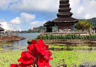 ulun danu beratan temple