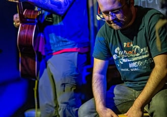 arnold performing with the stetsons electric