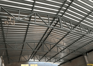 estrutura e telha de aço galvanizado