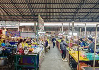 Ruam Charoen Market(ตลาดนัดร่วมเจริญ) à Packnam Chumphon