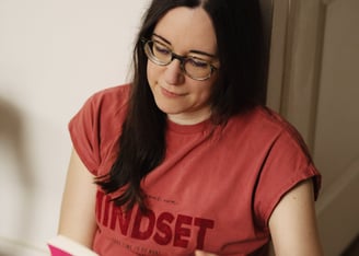 professional coach manef - Marie-Aurélie Nef reading