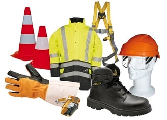 une variété d'équipements de sécurité comprenant un casque et des équipements de protection