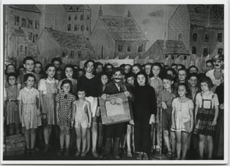 Les enfants de Térézin, film documentaire d'Henriette Chardak