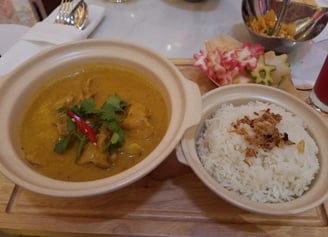 Lady and The Pirate's first taste of Singapore was some delicious Curry