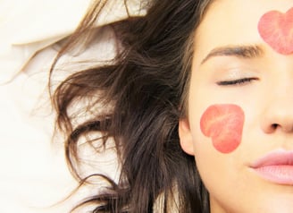 Facelift inverse l'apparence du vieillissement : teint lumineux