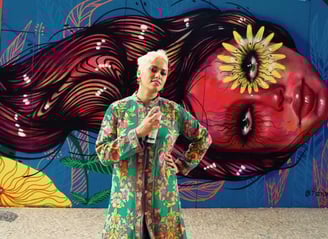 A brasileira Panmela Castro, conhecida como Anarkia Boladona, está levando a Pop Art para os muros
