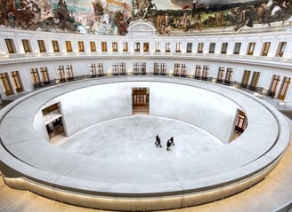 A Bourse de Commerce, no coração de Paris, é um marco histórico que une séculos de história.