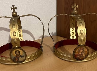 Стародавні українські вінчальні вінці, що служать далі у нашій громаді