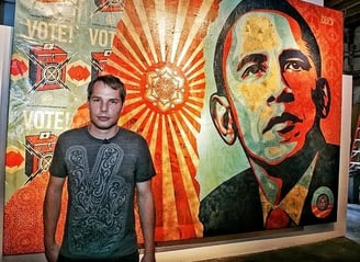 Shepard Fairey, famoso pelo pôster "Hope" do Obama