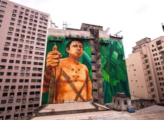 Obra artista brasileiro, Mundano, homenagem ao ativista indígena assassinado.