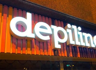 Letras 3D personalizadas para rótulos y señalización, ideales para mayor impacto visual.
