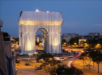 O projeto “L’Arc de Triomphe, Wrapped”, originalmente idealizado em 1961, finalmente ganhou vida.