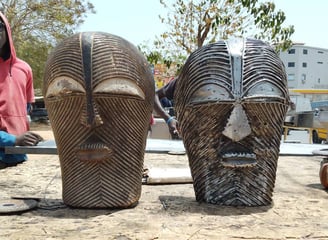 Masques africains en métal soudé, inspirés de l’art traditionnel sénégalais