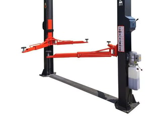 a car lifter with a hydraulic lifter