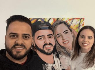 Pintura personalizada como ponto focal, transformando o espaço de forma única.