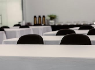 Sala reunião formato treinamento - SD espaço para eventos corporativos