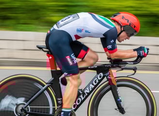 Rongzhiyue: Cyclist in activewear racing gear